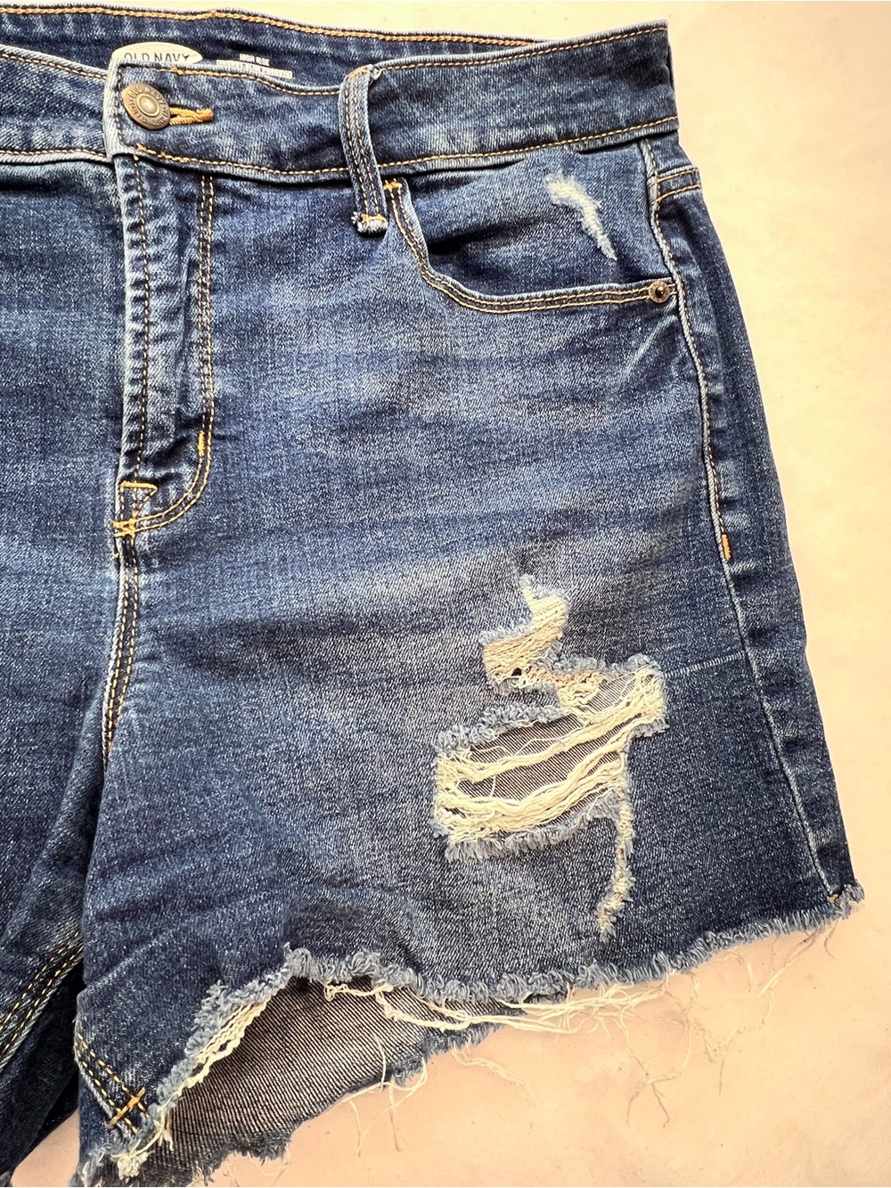 Women’s Old Navy High Rise distressed dark wash Denim Shorts Size 12 - Picture 4 of 10